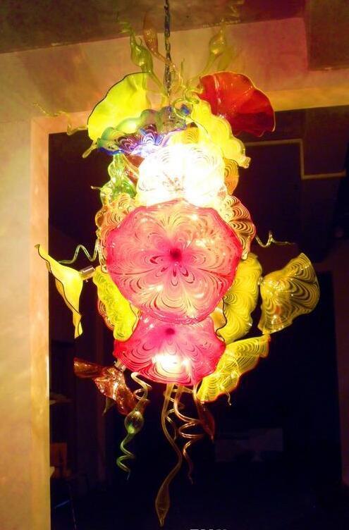 100% handcrafted blown glass lamps, hanging plates, chandeliers, LED bulbs, decorative art pieces designed in Italian and American styles
