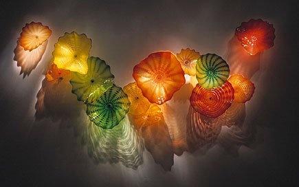 100% mouth-blown borosilicate Murano glass lamps and plates in vibrant colors, handcrafted wall decor