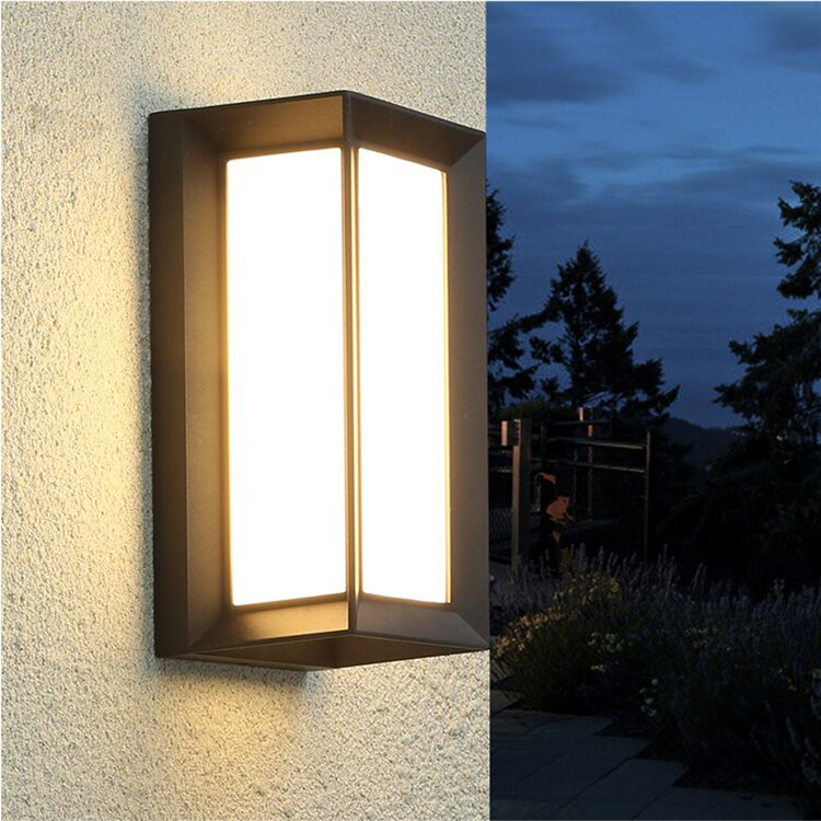 18W LED wall lamp, a modern outdoor light made of waterproof aluminum (IP54), ideal for garden, balcony, patio, or front door lighting
