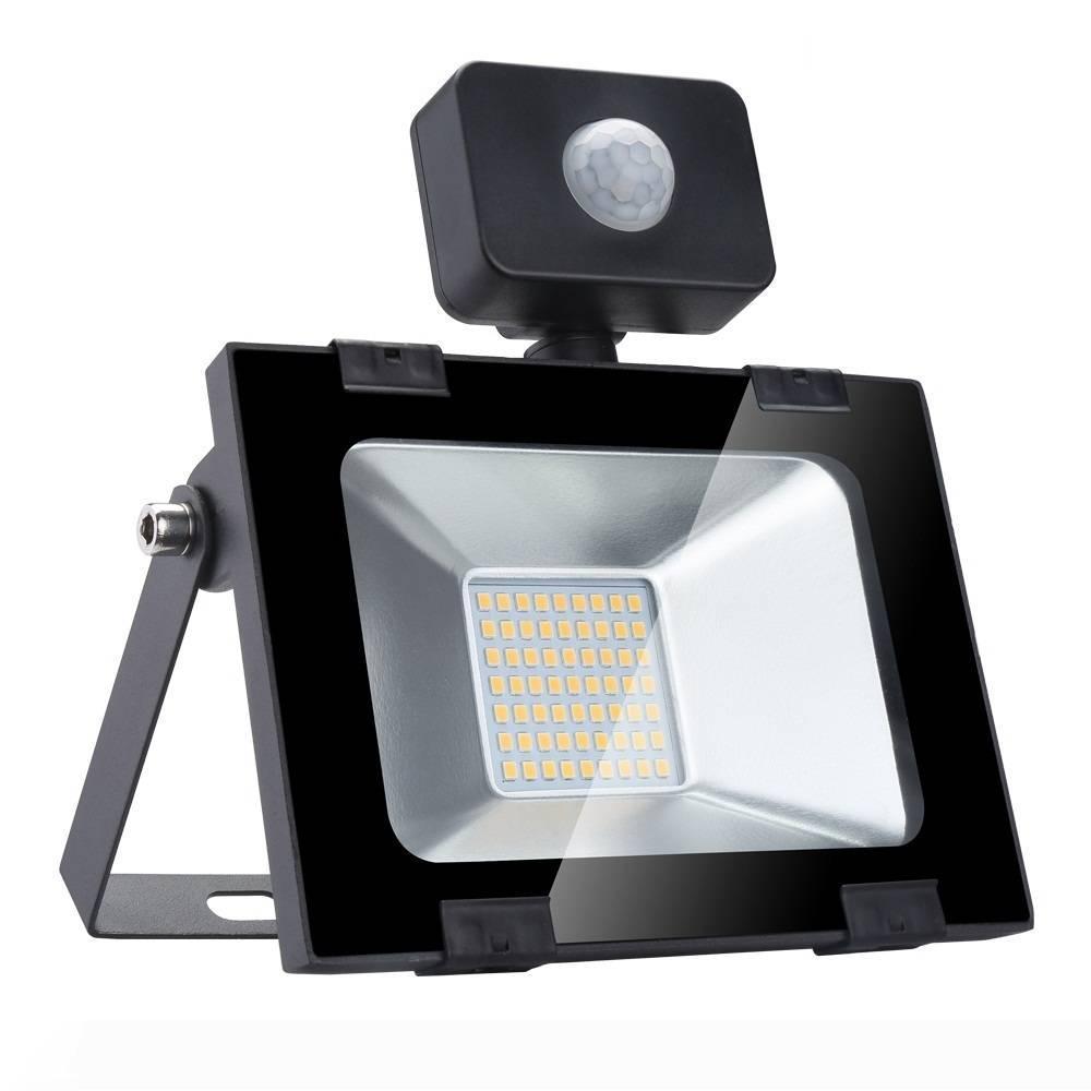 30W LED motion-activated waterproof floodlight in warm white for US workspaces