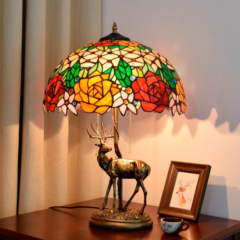 American retro Tiffany-style handmade lighting featuring elegant rose stained glass for living room, bedroom, or bedside table decor