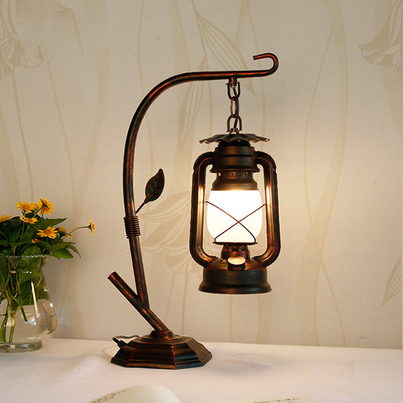 American vintage-style wrought iron table lamp for bedroom or study, featuring a nostalgic kerosene lamp design with a creative touch, ideal for bedside or desk lighting