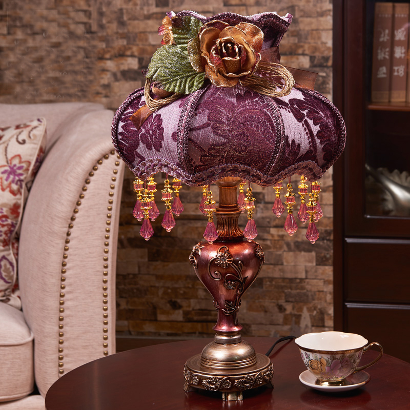 Atmospheric vintage desk lamp with American resin base and LED cloth shade for bedroom or living room bedside lighting