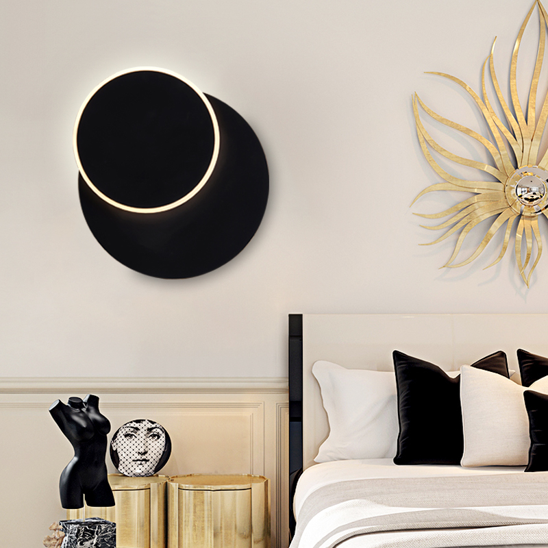 Bedside Rotary Wall Lamp Modern Simple Iron Art Wall Light Nordic Sconce Balcony Stair Industrial Wind Creative led lighting Small

Modern minimalist iron wall lamp with rotary bedside feature, Nordic-style balcony sconce, industrial-inspired LED lighting for stairs and small spaces