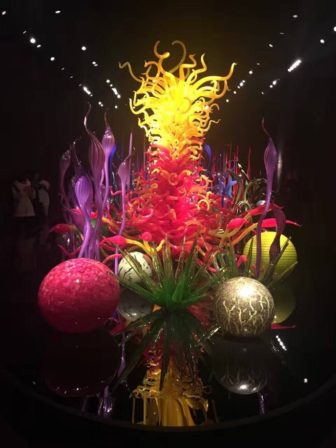 Colorful hand-blown borosilicate glass lamps, large sculptures for homes, restaurants, hotels, customizable