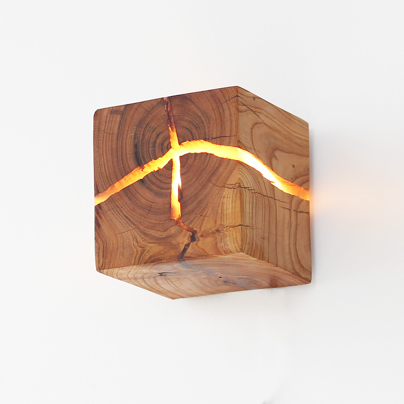 Cracked Wood Wall Lamp: Solid Wooden Resin LED Wall Light for Nordic Bedroom, Bedside Sconce, Living Room Decor, Night Light for Aisle or Restaurant
