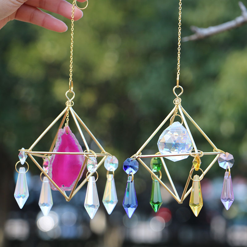 Crystal suncatchers featuring agate slices, creating rainbows and serving as wind chimes for home and garden decoration