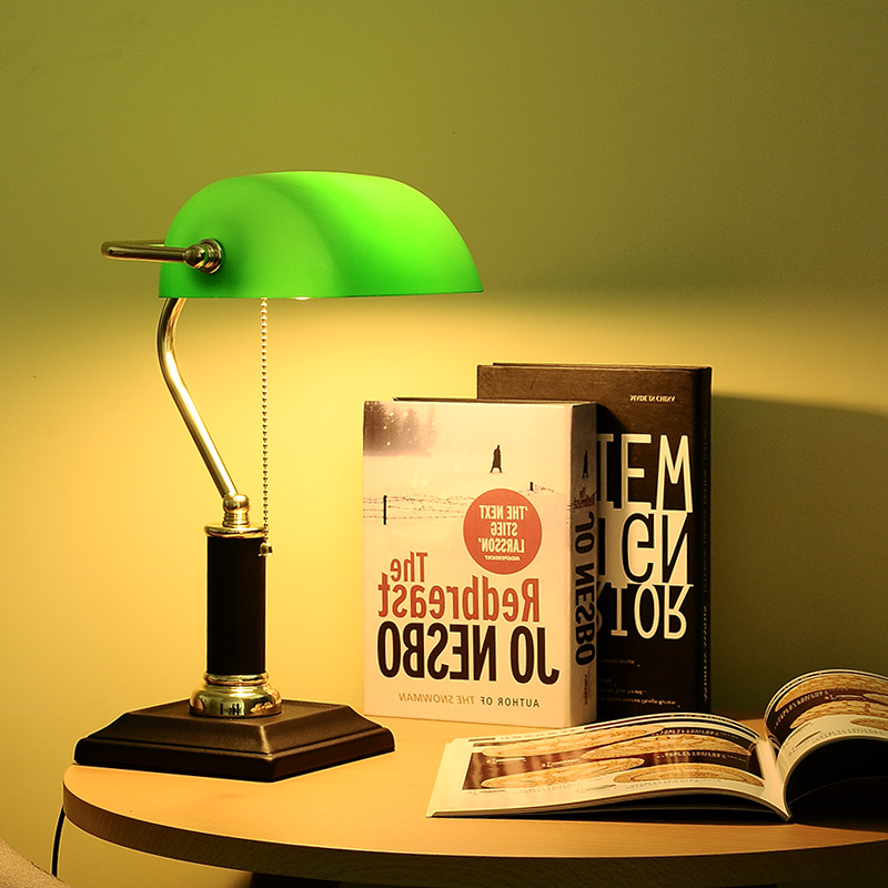 European-style classic bank desk lamp for study, bedroom, or office with green LED lighting and vintage Chinese design