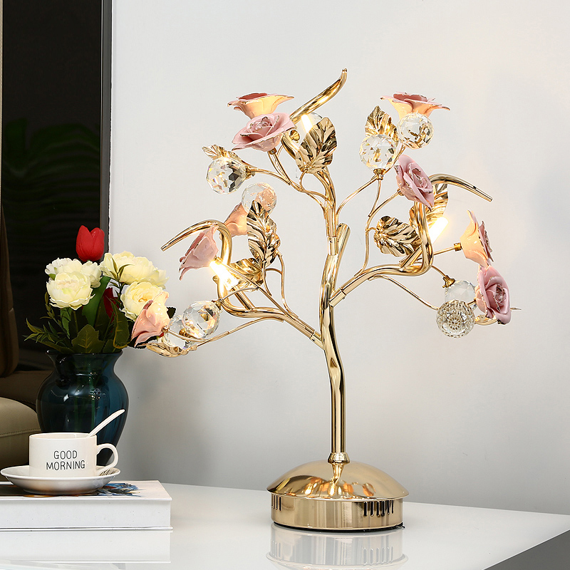 European-style modern crystal table lamp with warm light for elegant wedding and home decoration in living rooms, bedrooms, or by coffee tables