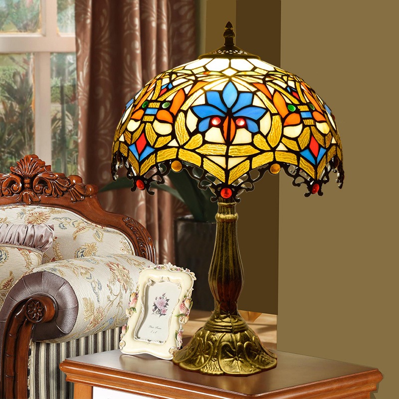 European-style stained glass table lamp with classic rose design, perfect for retro kids' rooms, living spaces, or bedside tables, featuring fairy lamp aesthetics from US inventory