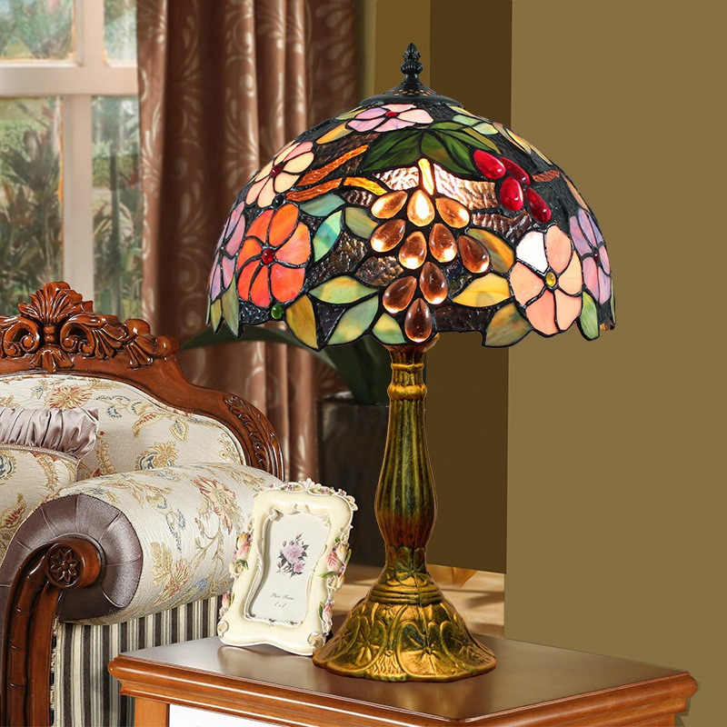 European-style Tiffany stained glass lamps for living rooms, bedrooms, nightstands, bars, and gardens featuring retro grape designs TF018