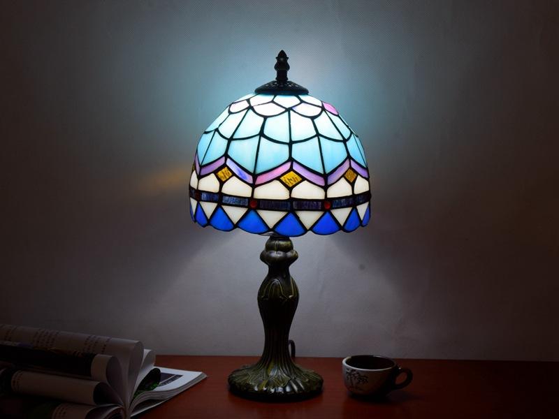 European-style Tiffany stained glass lamps for living rooms, bedside tables, bars, and night lighting decor