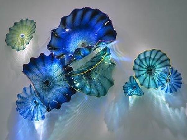 Fashionable wall-mounted blue stained glass art plate with hand-blown design for decorative lighting