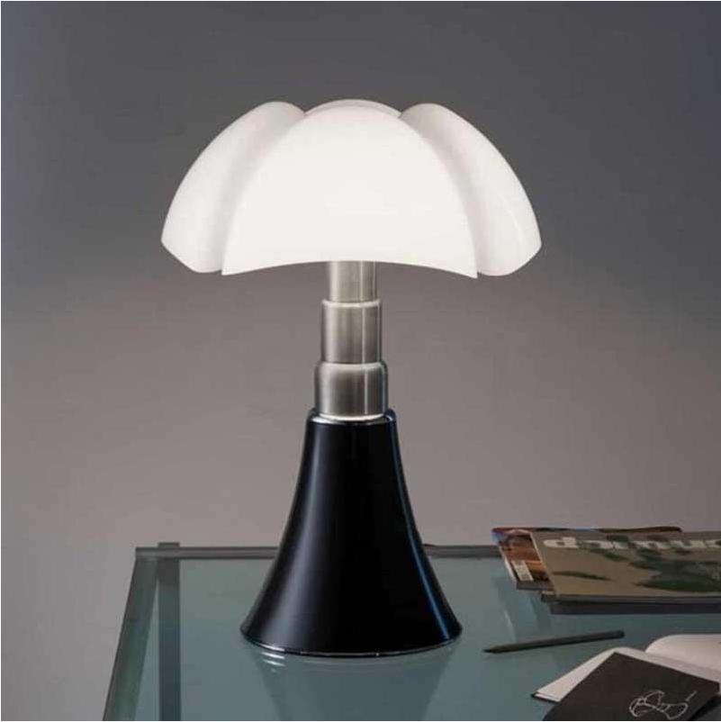 Italian designer Pipistrello lamp in Nordic art style, available in white or black for table, bedside, bedroom, or hotel night lighting