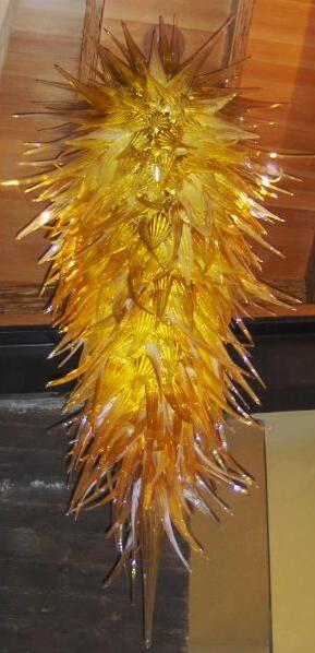 Luxury large modern pendant lamps in gold with hand-blown glass for hotel lobbies and homes