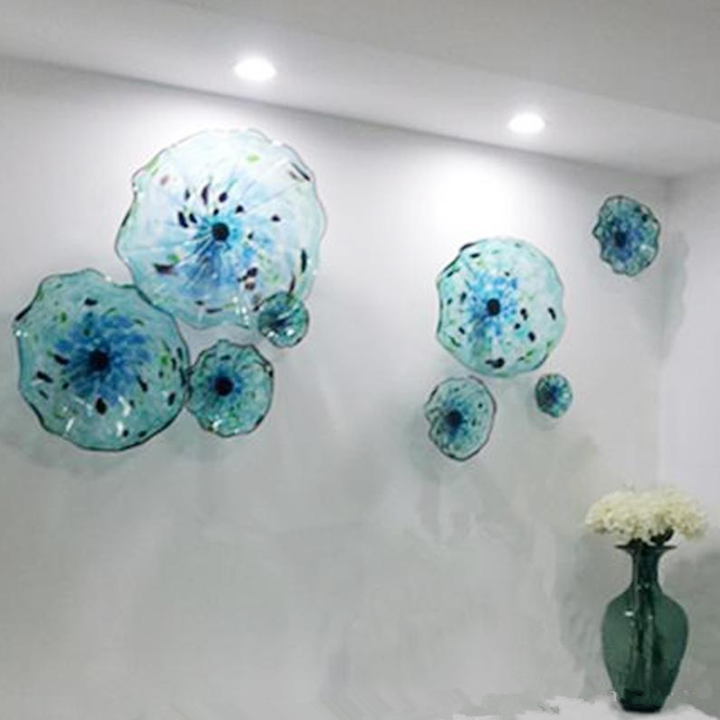Murano Flower Plate Lamps Arts Blue Color Nordic Art Deco 100% Hand Blown Glass Hanging Plates Scallop Edges Shape

Nordic Art Deco blue Murano glass flower plate lamps with scalloped edges, handcrafted and hung