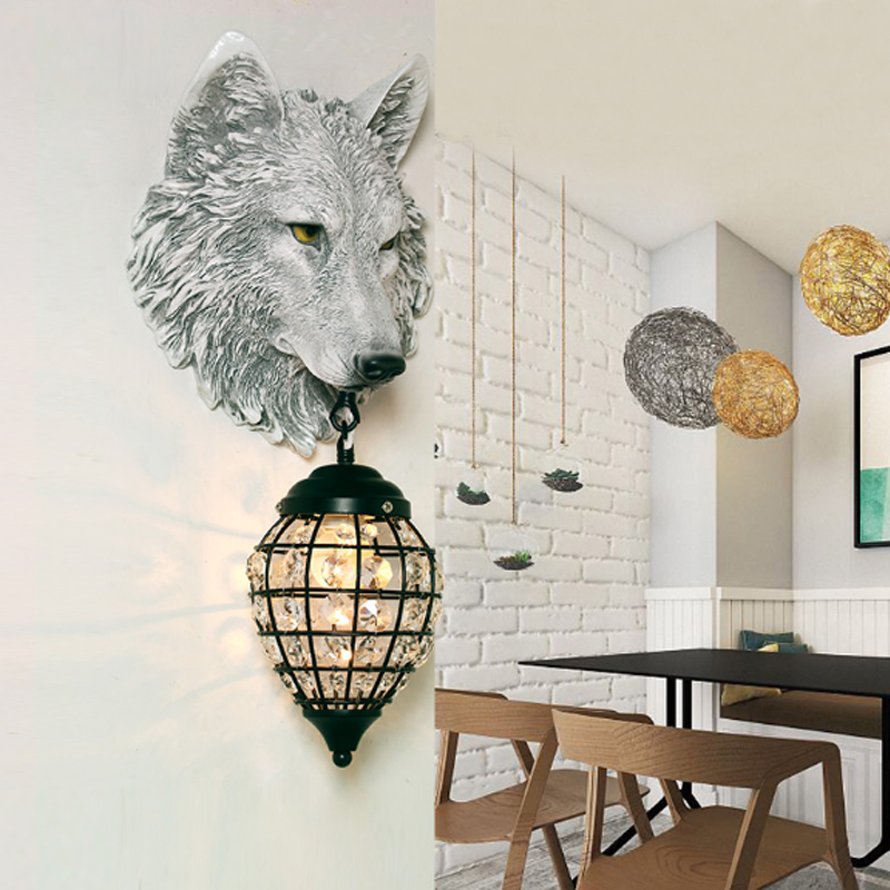 Nordic-style wolf head resin wall lamp for living room or bedside LED lighting with a retro hound design