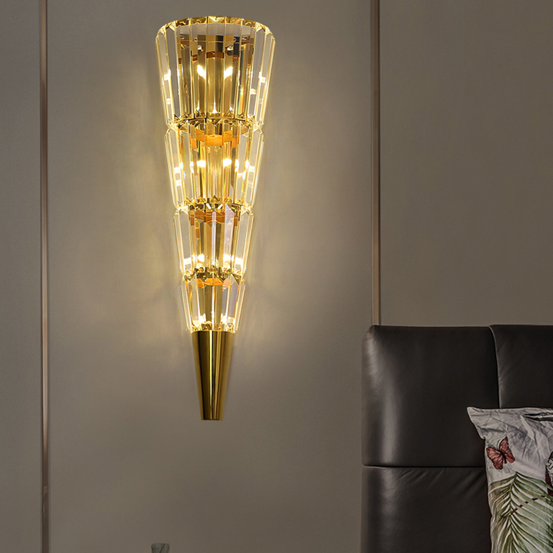 Postmodern gold crystal wall lamps for luxurious living spaces, bedrooms, restaurants, and hotel lobbies with elegant LED lighting